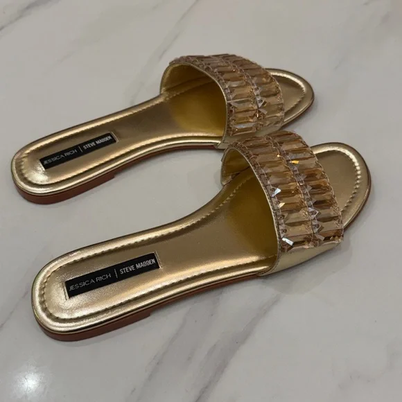 JESSICA RICH / STEVE MADDEN Amber Gold Slide Sandals - Picture 4 of 12